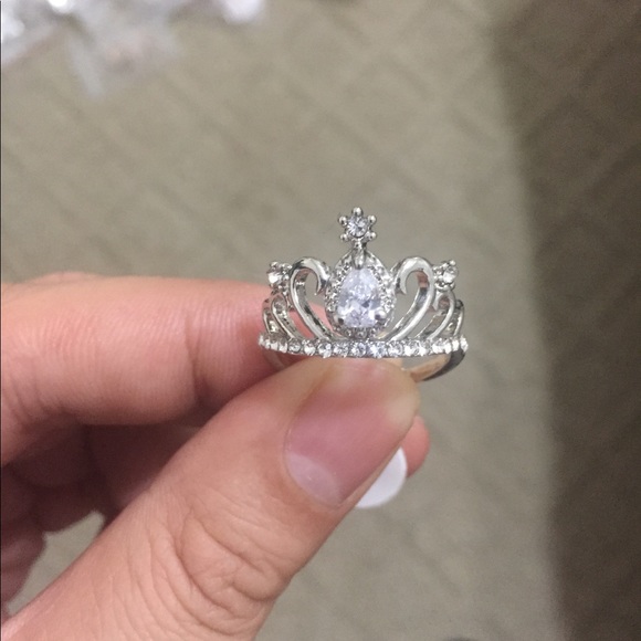 White Crystal Silver Crown Ring - Picture 4 of 5